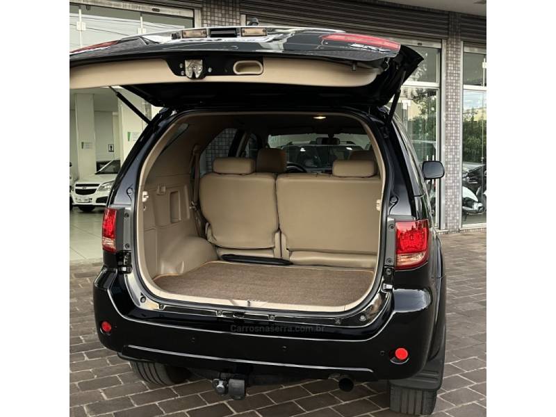 TOYOTA - HILUX SW4 - 2008/2008 - Preta - Sob Consulta