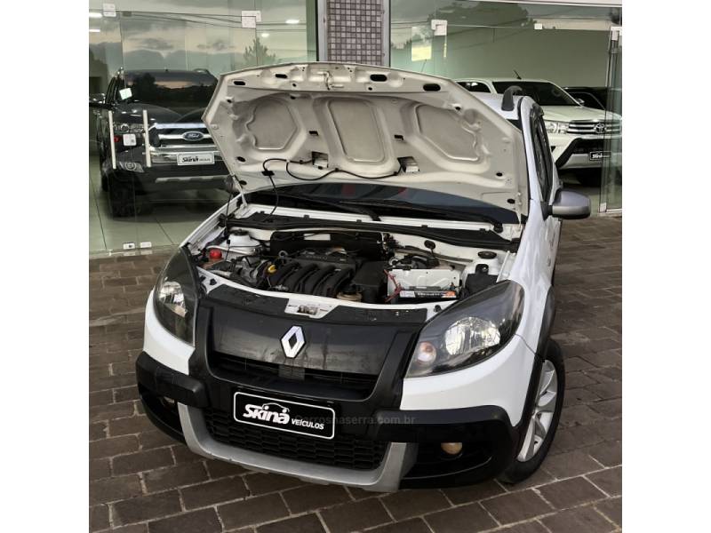 RENAULT - SANDERO - 2014/2014 - Branca - R$ 38.800,00