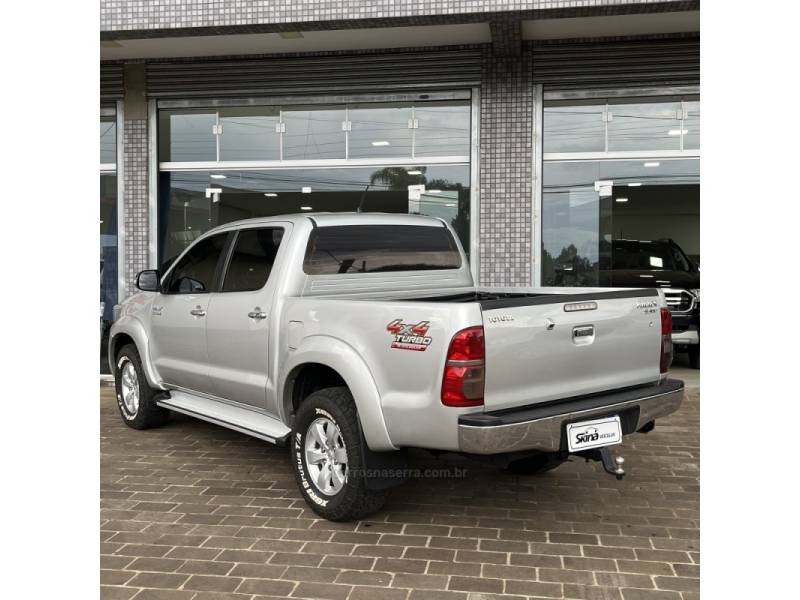 TOYOTA - HILUX - 2012/2012 - Prata - R$ 129.000,00