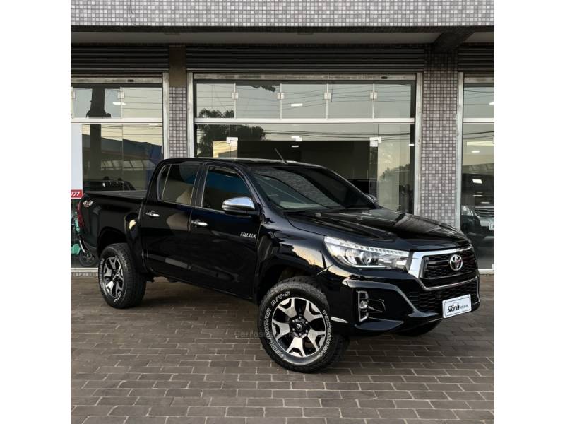 TOYOTA - HILUX - 2020/2020 - Preta - Sob Consulta