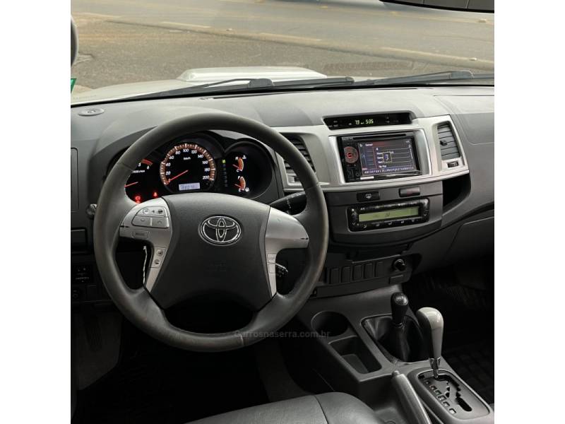 TOYOTA - HILUX - 2012/2012 - Prata - R$ 129.000,00