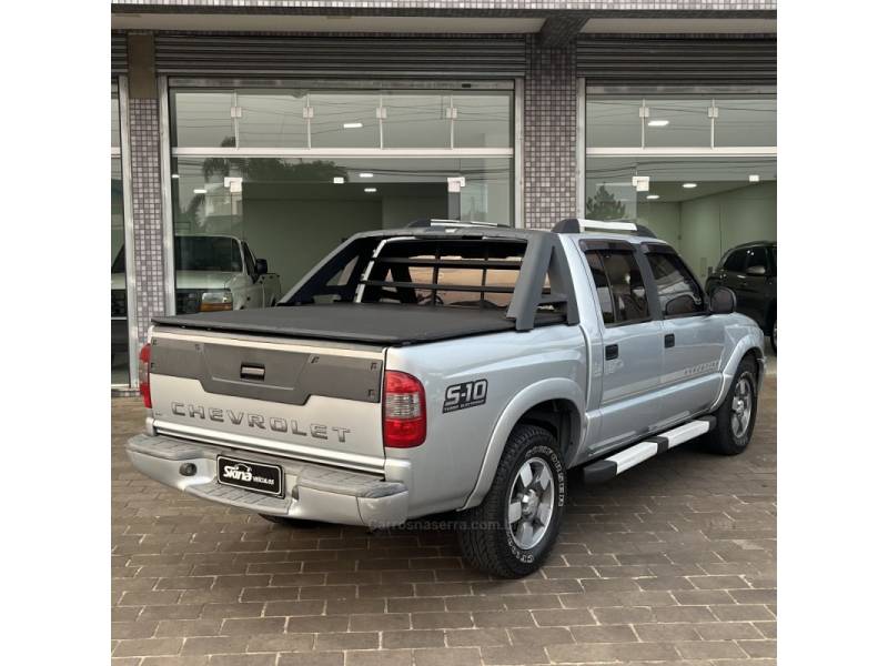 CHEVROLET - S10 - 2011/2011 - Prata - R$ 79.000,00