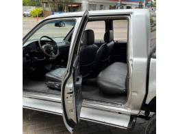 TOYOTA - HILUX - 2005/2005 - Prata - R$ 65.000,00