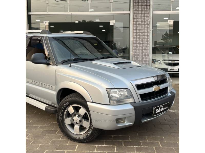 CHEVROLET - S10 - 2011/2011 - Prata - R$ 79.000,00