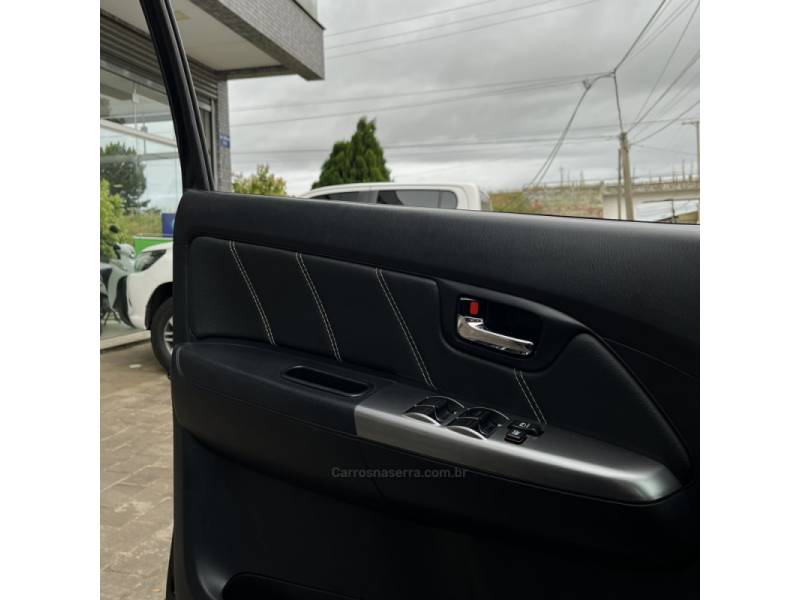 TOYOTA - HILUX - 2015/2015 - Preta - Sob Consulta