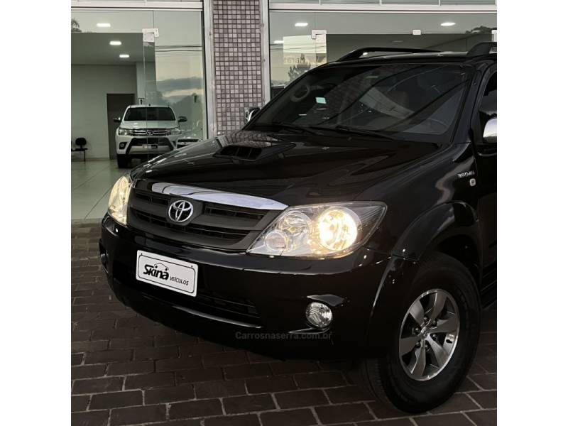 TOYOTA - HILUX SW4 - 2008/2008 - Preta - Sob Consulta