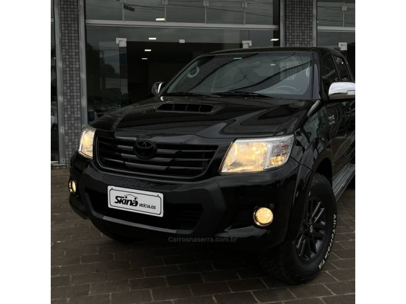 TOYOTA - HILUX - 2015/2015 - Preta - Sob Consulta