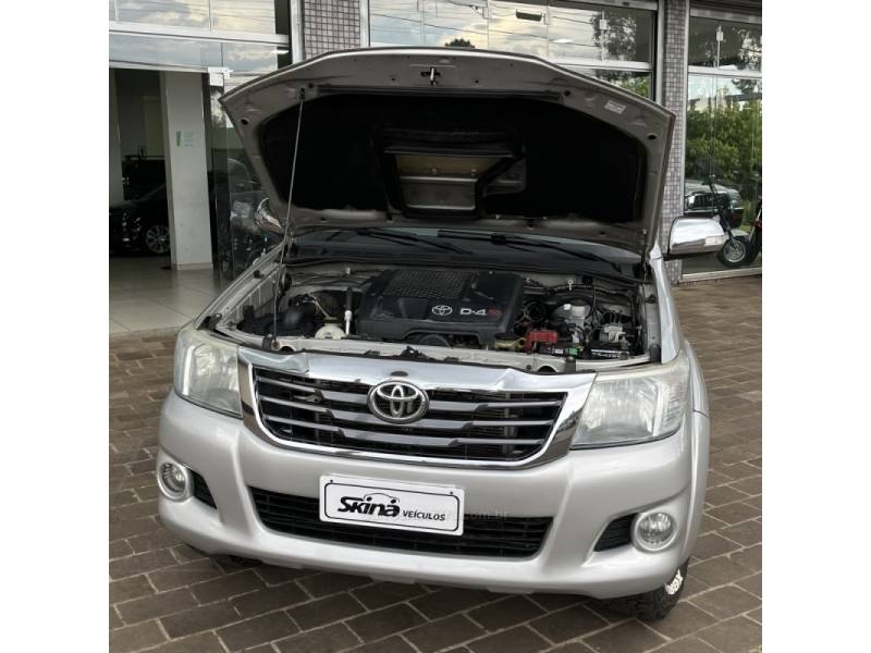 TOYOTA - HILUX - 2012/2012 - Prata - R$ 129.000,00
