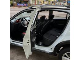 RENAULT - SANDERO - 2014/2014 - Branca - R$ 38.800,00